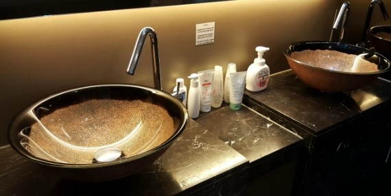 지긋지긋한 여름 여드름, 잠실피부과에서 관리부터 치료법까지 제대로 알아봐요! (잠실고운세상피부과/잠실피부과추천/잠실PDT/잠실여드름/잠실역피부과) 관련 이미지 5