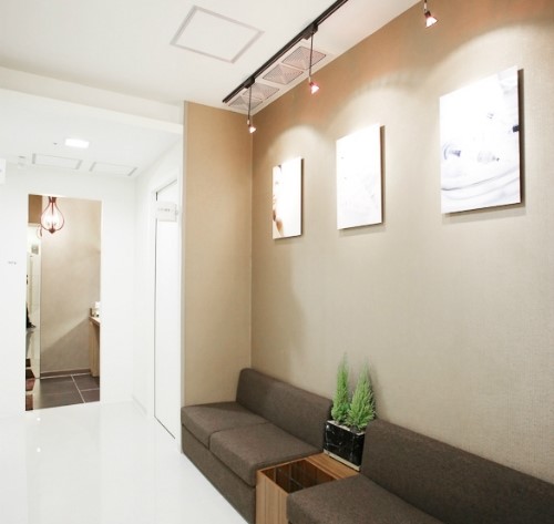 지긋지긋한 여름 여드름, 잠실피부과에서 관리부터 치료법까지 제대로 알아봐요! (잠실고운세상피부과/잠실피부과추천/잠실PDT/잠실여드름/잠실역피부과) 관련 이미지 3