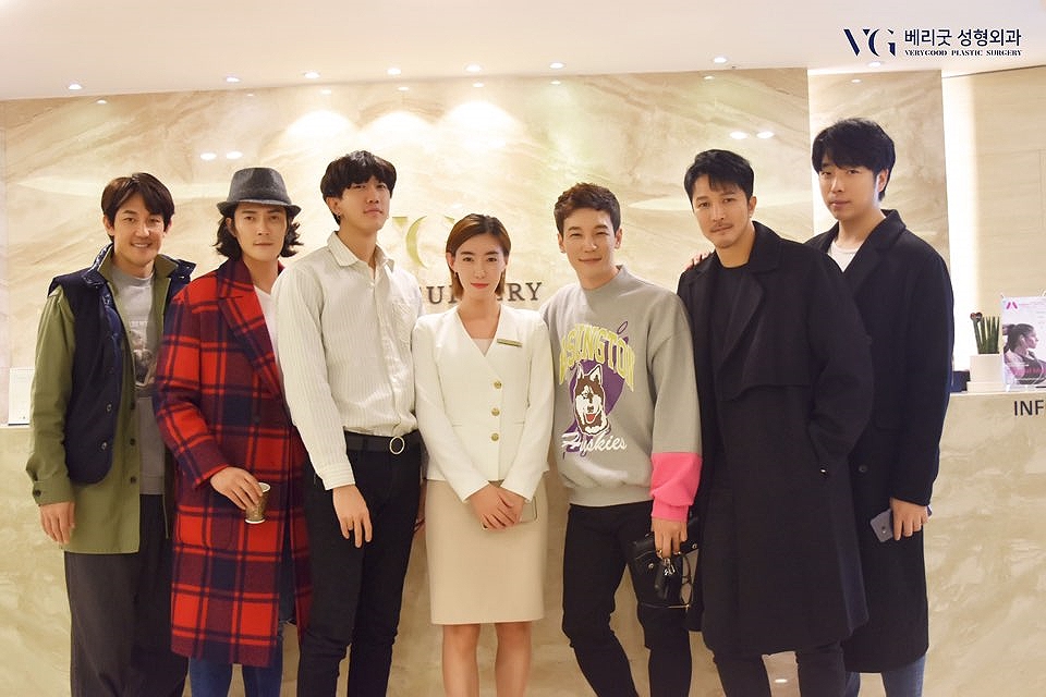배우 조동혁,한정수씨 / 가수오션출신멤버들께서 베리굿 성형외과를 방문해 주셨습니다 관련 이미지 2