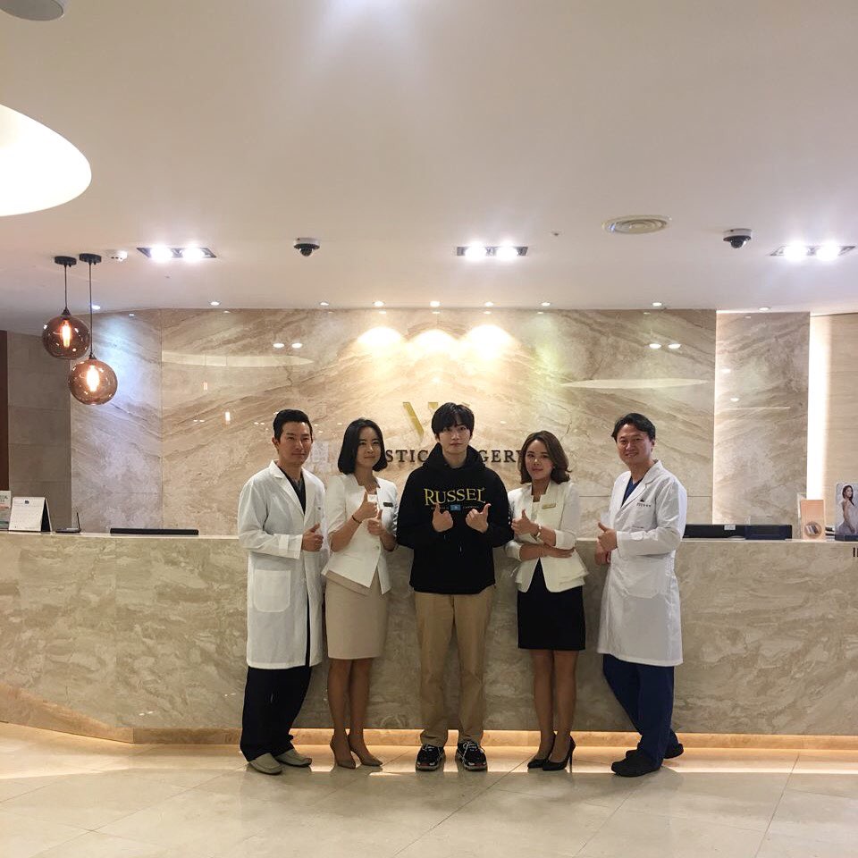 유앤비 대원군께서 베리굿성형외과를 방문하셨습니다 관련 이미지 1