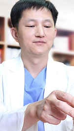 두한성형외과 - 눈밑레이저, 주름레이저, 레이저치료 ,눈밑주름,눈가주름, 눈주름, 잔주름, 깊은주름, 주름, 주름개선, 주름교정 관련 이미지 1