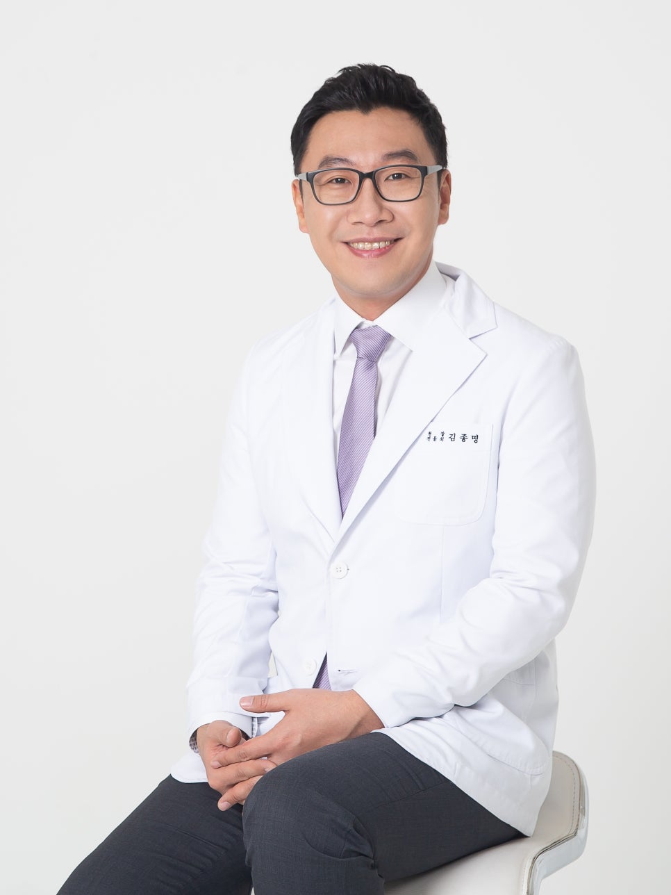 [디바성형외과 김종명원장님 칼럼] 날씨 따라 변하는 딸기코, 코재수술로 교정 도움 관련 이미지 1