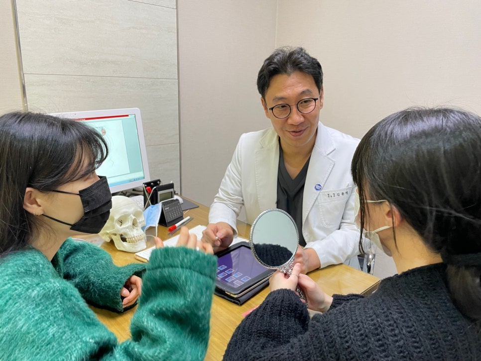중년코수술 이목구비에 어울리게 진행해요 관련 이미지 4