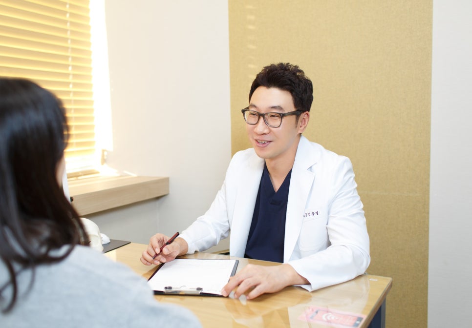 [디바성형외과][성형외과 시술 제대로 알기]&lsquo;상&middot;하안검수술&rsquo; 기능적, 미용적 치료효과 높이는 방법은? 관련 이미지 3