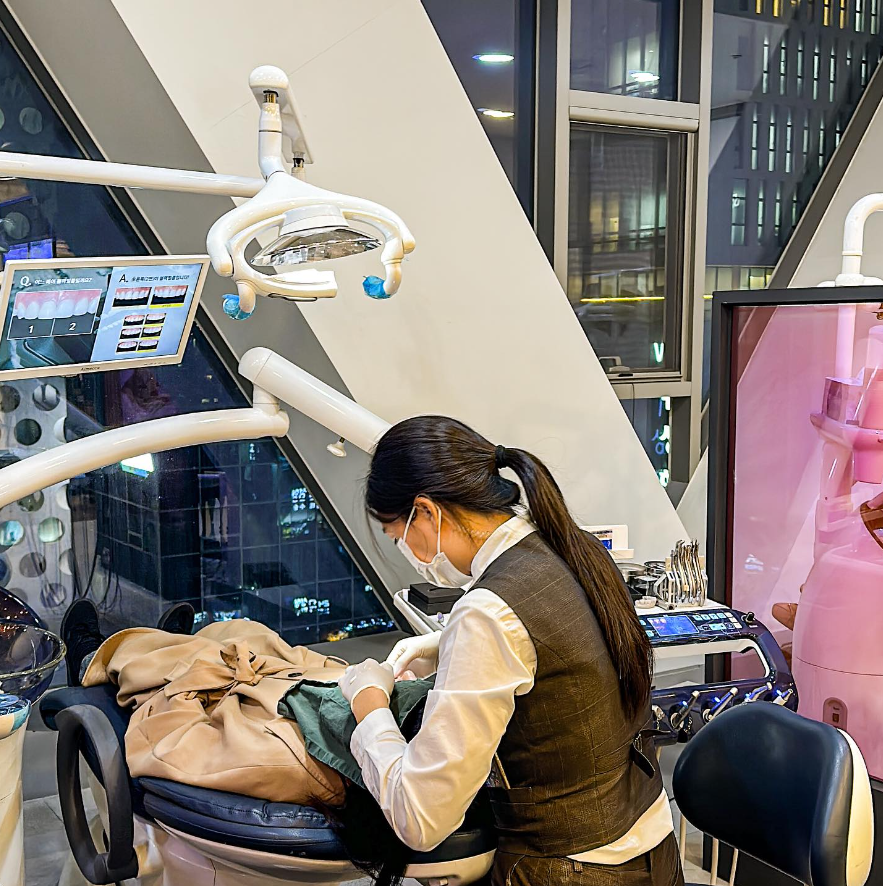 연예인 시술 치아 무삭제라미네이트 2D치과의 독자적인 블랙필름 관련 이미지 2