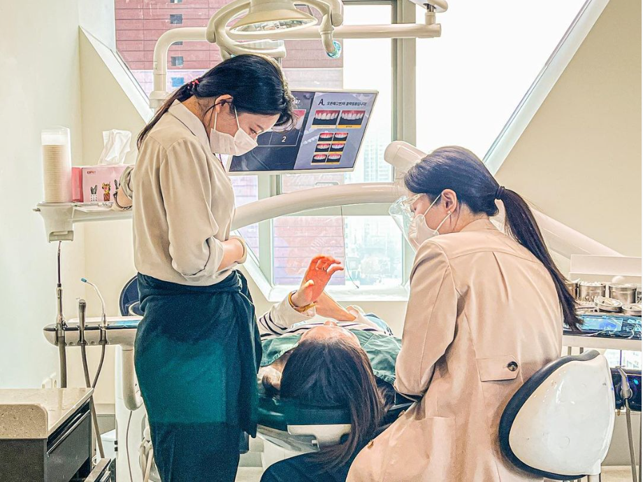 무삭제 라미네이트 재부착 시술도 진행하는 심미치과 2D치과 관련 이미지 6