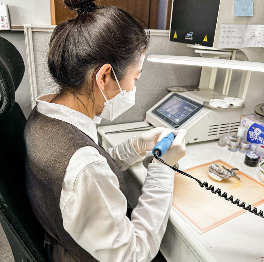 누런니 미백효과있는 무삭제라미네이트 블랙필름 관련 이미지 6