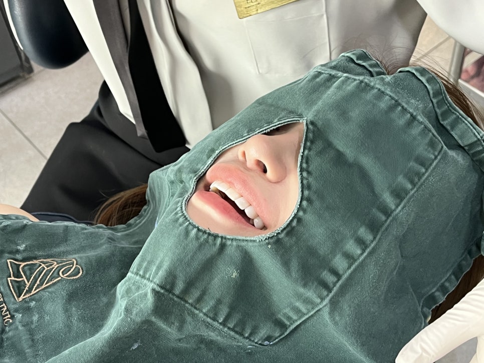 강남라미네이트 앞니변색 치아콤플렉스 개선은 블랙필름 관련 이미지 2