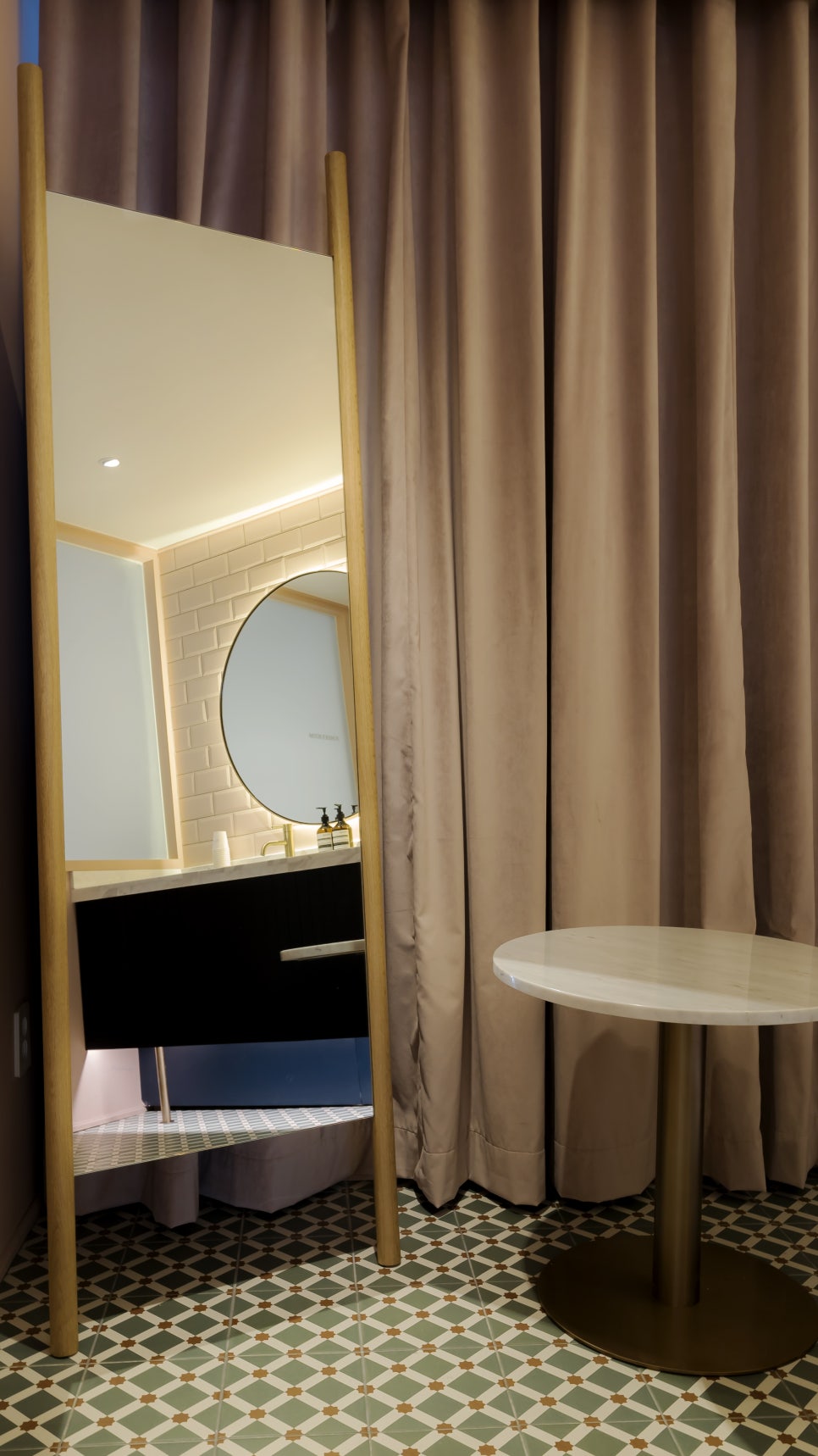 [신논현역]  인테리어가 돋보이는 이색적인 2D치과 관련 이미지 4