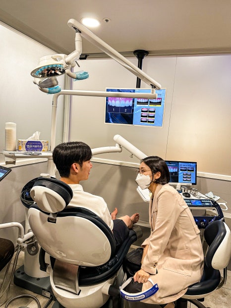 라미네이트 교정 후 치아벌어짐 해결은 치아삭제 일절없는 블랙필름 관련 이미지 3