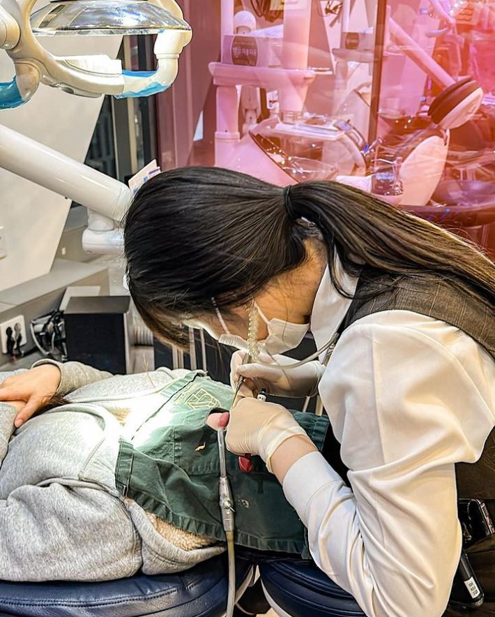 붙이는 라미네이트 블랙필름 2번 방문으로 완성하는 치아성형 관련 이미지 4