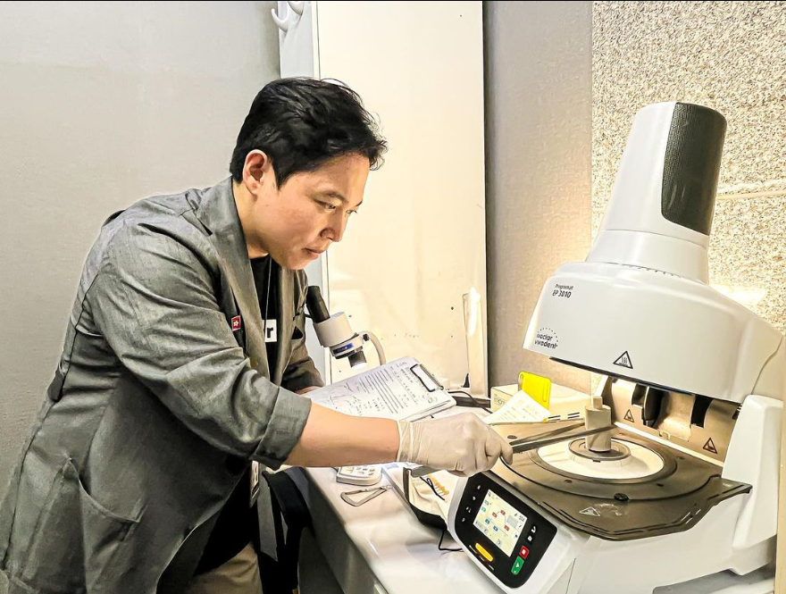 연예인 시술 치아 무삭제라미네이트 2D치과의 독자적인 블랙필름 관련 이미지 8