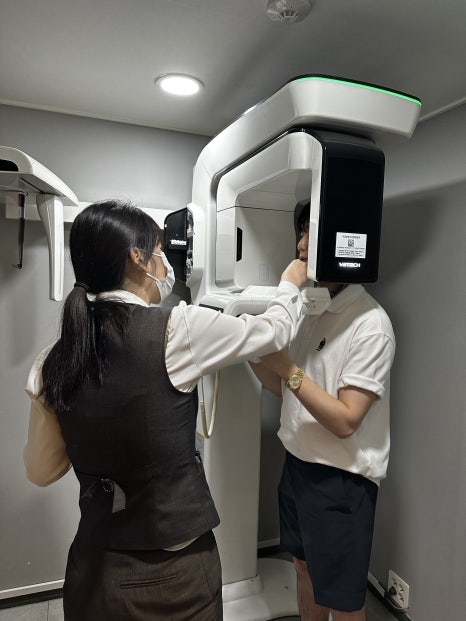 나비치아 치아교정으로 반듯한 치아로 개선 관련 이미지 4