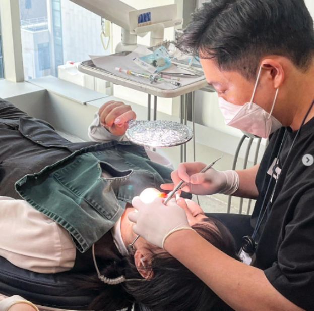 교정 후 라미네이트 치아삭제 없는 블랙필름 관련 이미지 2