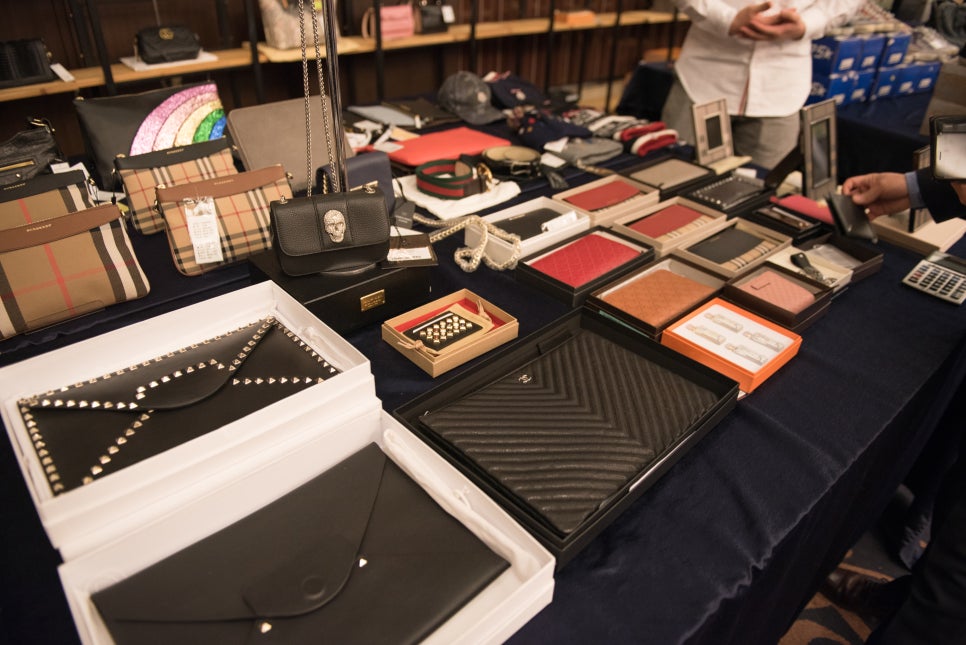 [투디일상] 2017년 미스코리아 해외명품 자선바자회 관련 이미지 12