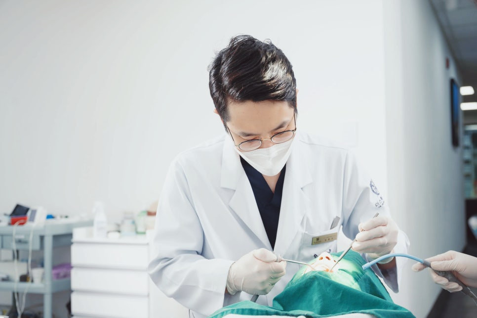 Everything You Need to Know About Molar Gum Pain, from Causes to Treatment image 5