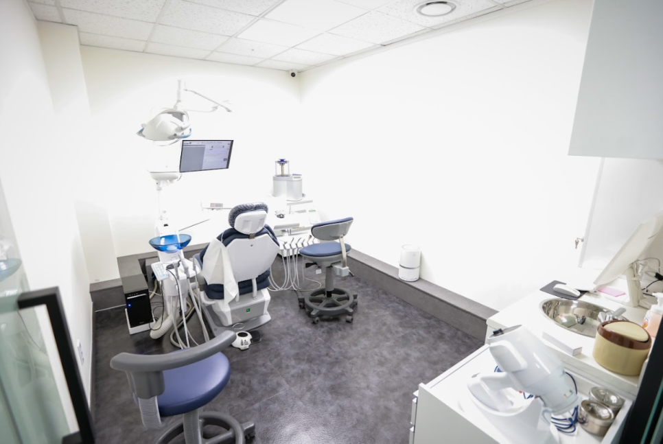 치아 깨졌을때 겉으로 보이는 것만으로 판단하긴 어렵습니다. 관련 이미지 8