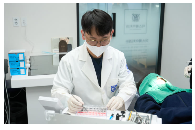 치아교정기종류, 눈에 안 보이는 장치가 더 좋을까요? 관련 이미지 6