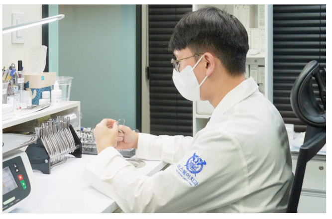 치아교정기종류, 눈에 안 보이는 장치가 더 좋을까요? 관련 이미지 8