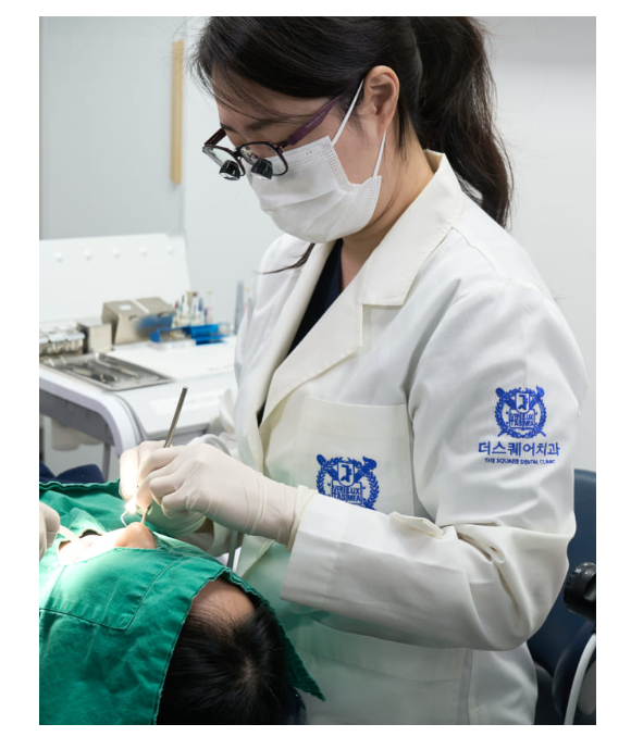 앞니 깨졌을때, 레진으로 끝날지 크라운으로 갈지 여기서 갈립니다. 관련 이미지 5