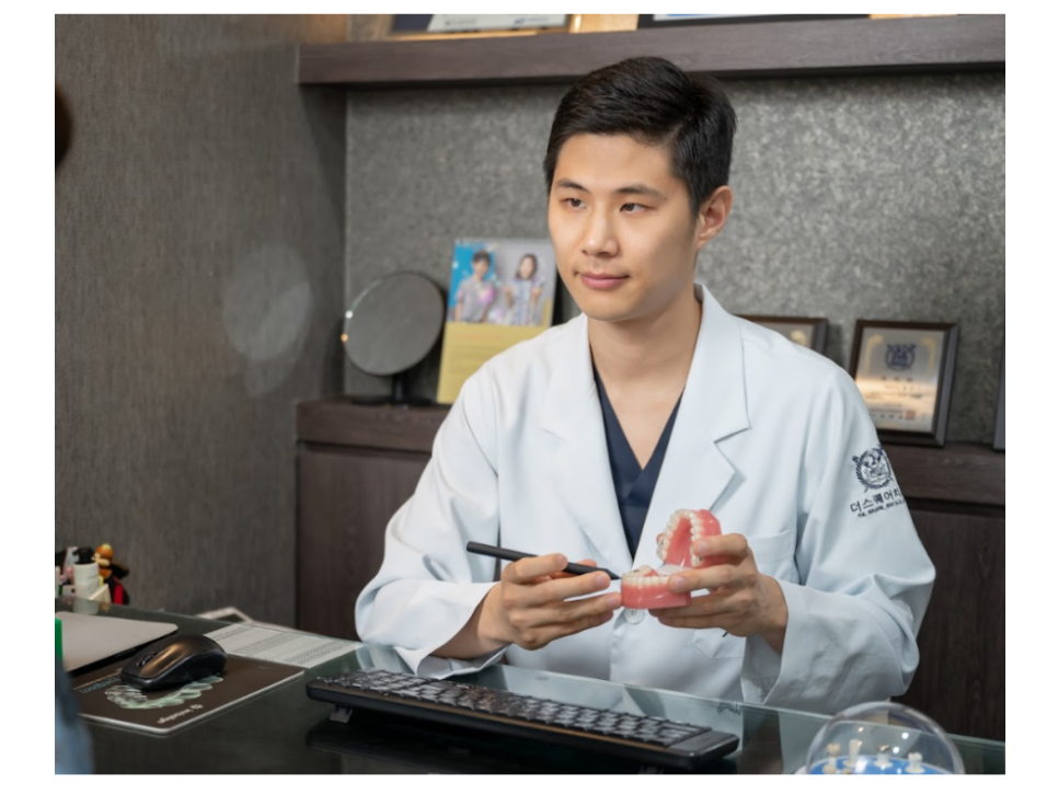 앞니 크라운 교체 시점, 앞니 크라운 수명이 아니라 &lsquo;이 기준&rsquo;입니다. 관련 이미지 9