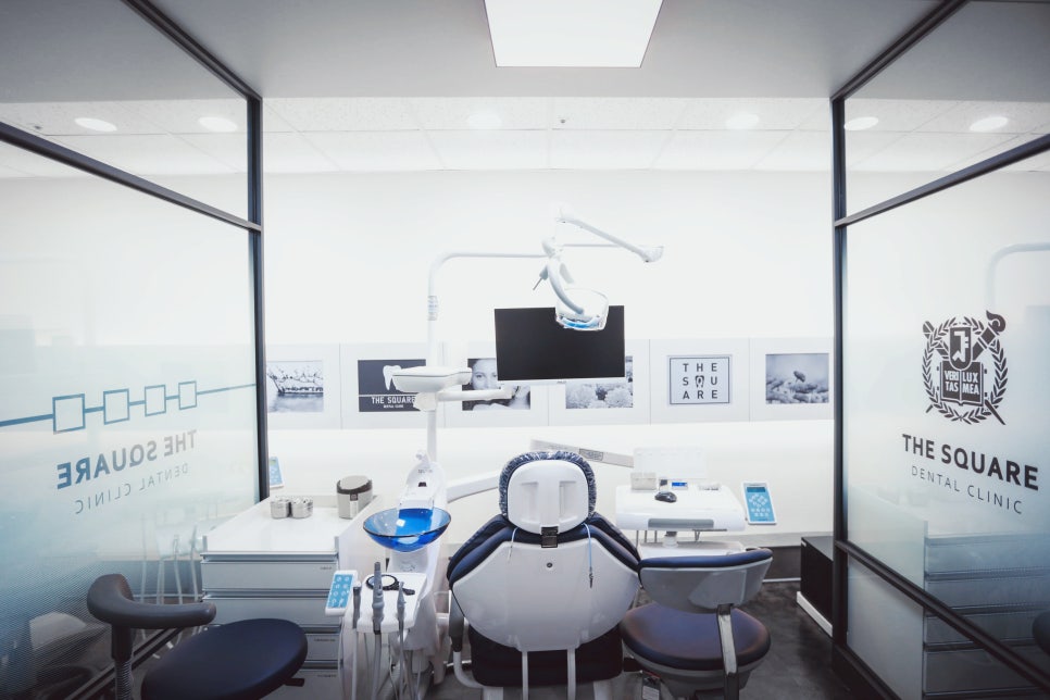 Everything You Need to Know About Molar Gum Pain, from Causes to Treatment image 6