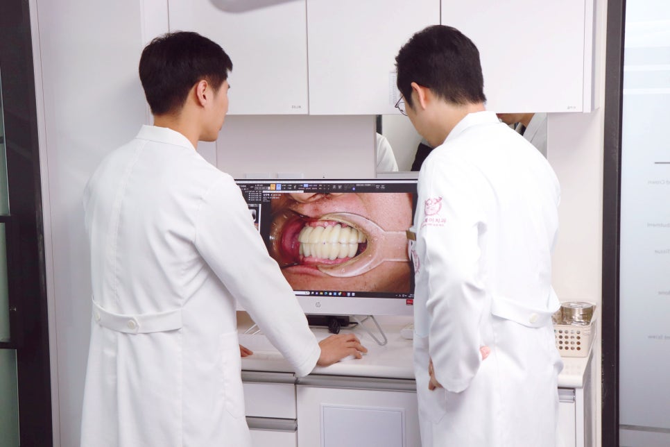 Everything You Need to Know About Peri-Implantitis, from Its Causes to Prevention image 1