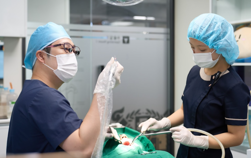 앞니임플란트비용, &lsquo;얼마&rsquo;보다 &lsquo;왜&rsquo;가 먼저입니다. 관련 이미지 2