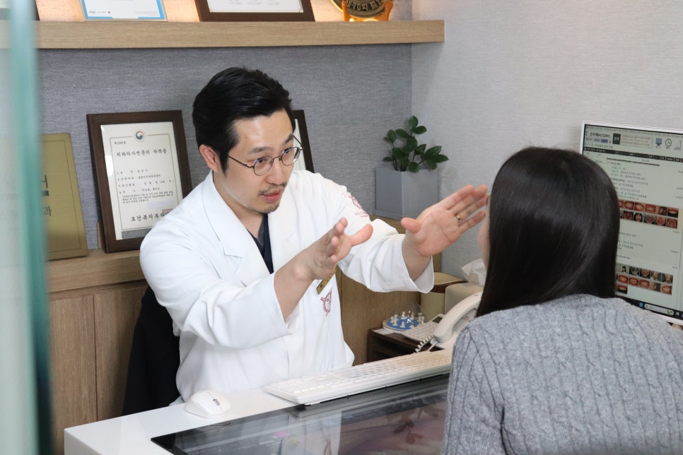 30대 임플란트, 나이보다 중요한 것은? 광화문 치과 상담 가이드 관련 이미지 9
