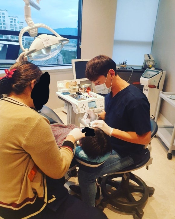 [숭실대입구역치과]믿을수있는치과 일요일치과 리더스진 치과 전진모 대표원장의 울산 로원치과 초청방문. 관련 이미지 1