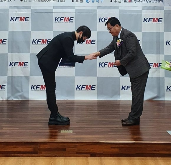 [공지] 개원 5주년을 맞아 15000명에게 구강 건강을 지켜줄 수 있었던, 10년차 전진모 원장의 이야기를 들려드리고자 합니다. 관련 이미지 5