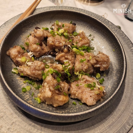 Why Did Chairman Chung Yong-jin of Shinsegae Invite the Minish Dental Hospital Directors to Yongginious Kitchen? image 14
