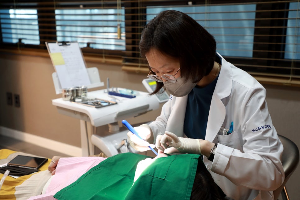 청담동치과 보다 정밀한 치아코팅으로 다양한 문제를 개선하는 미니쉬 관련 이미지 3