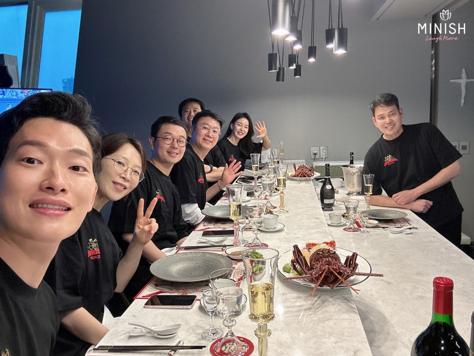 Why Did Chairman Chung Yong-jin of Shinsegae Invite the Minish Dental Hospital Directors to Yongginious Kitchen? image 5