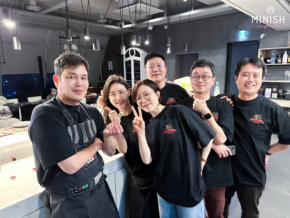 Why Did Chairman Chung Yong-jin of Shinsegae Invite the Minish Dental Hospital Directors to Yongginious Kitchen? image 25