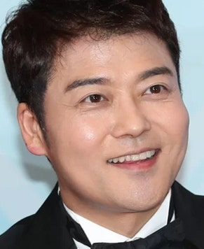Jeon Hyun-moo and Lee Sun-bin in Jeon Hyun-moo Plan Confirm They’re Minish Classmates! No Problem Enjoying a Blue Crab Mukbang! image 5