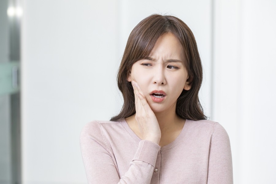 치아손상 방치하지말고 적합한 치료가 필요로 합니다. 관련 이미지 2