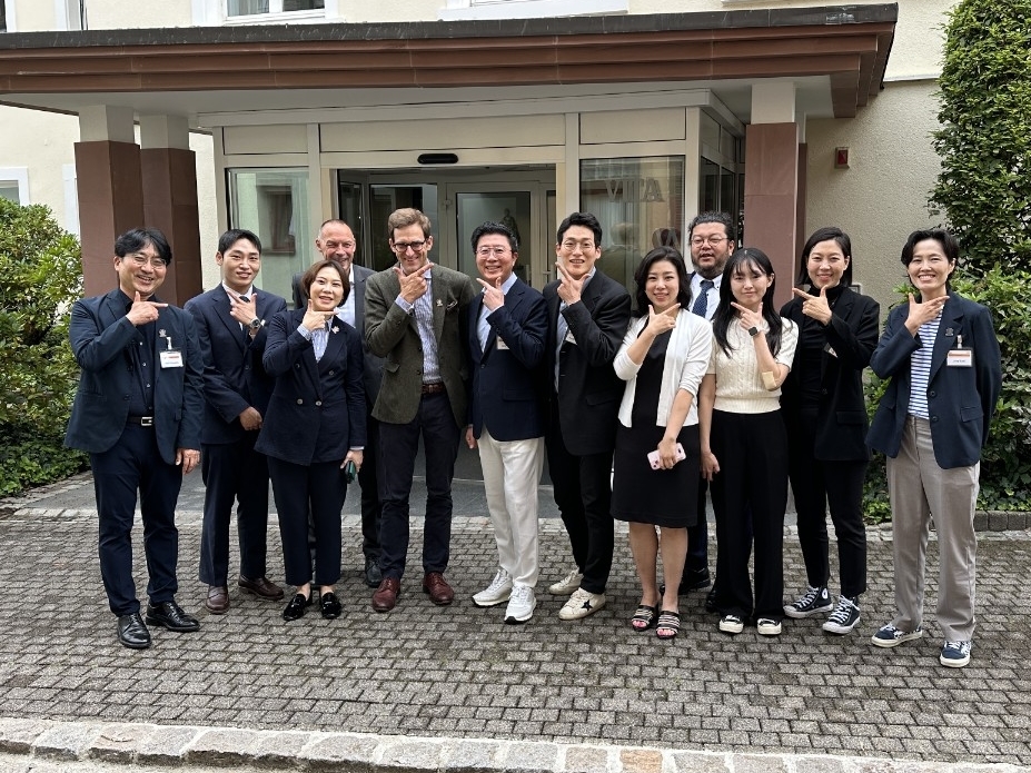 Which Korean Dental Hospital Has Been Recognized by Global Companies Like L'Oréal, 3M, and Vinmec? image 15