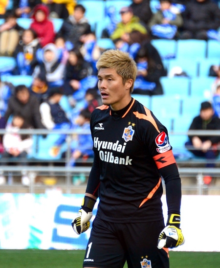 Why Goalkeeper Kim Young-kwang Sought a Natural Smile image 2
