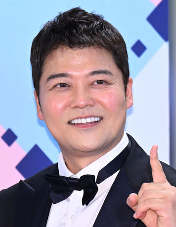 Jeon Hyun-moo and Lee Sun-bin in Jeon Hyun-moo Plan Confirm They’re Minish Classmates! No Problem Enjoying a Blue Crab Mukbang! image 6