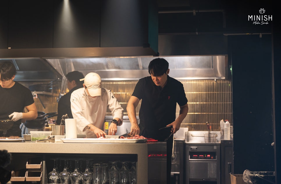 Chef Choi Hyun-seok: “Thank you for giving me a good smile” — The connection that continued through smiles, behind the invitation of Minish Dental Hospital’s medical staff image 3
