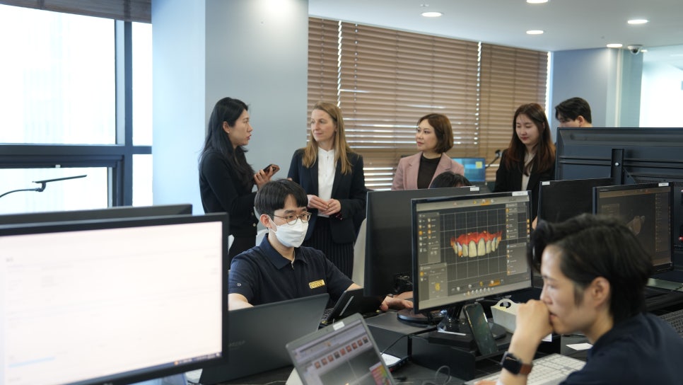 Which Korean Dental Hospital Has Been Recognized by Global Companies Like L'Oréal, 3M, and Vinmec? image 16