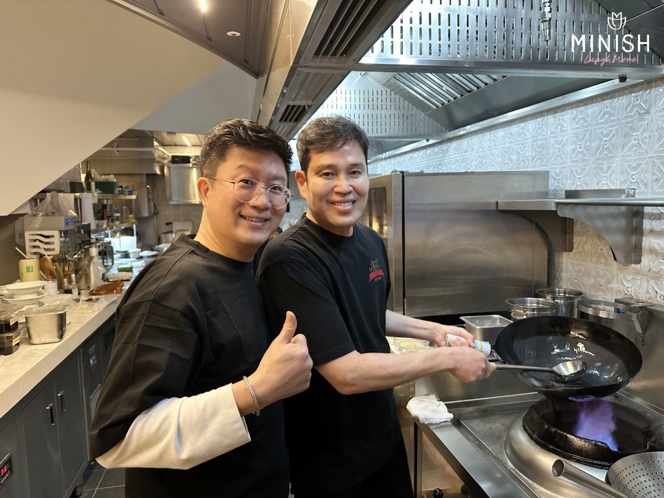 Why Did Chairman Chung Yong-jin of Shinsegae Invite the Minish Dental Hospital Directors to Yongginious Kitchen? image 6