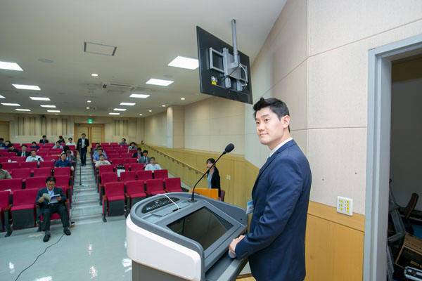 제 9회 대한 탈모 치료 학회 심포지엄 강연 관련 이미지 3