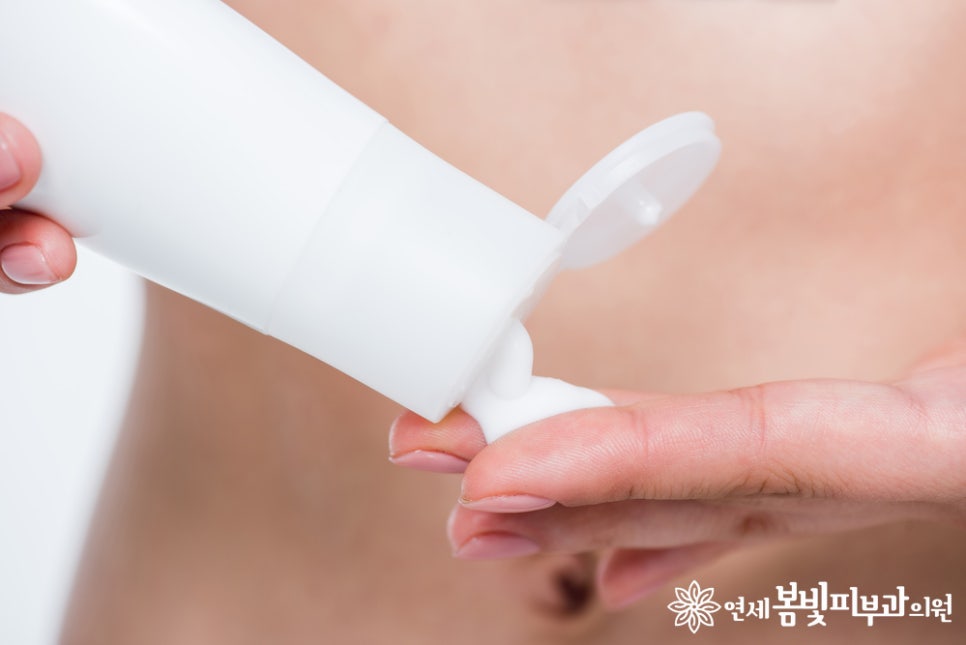 겨울철 생기는 피부건조증, 건성습진  #3 (수분크림추천, 보습제 바르는 법) 관련 이미지 1