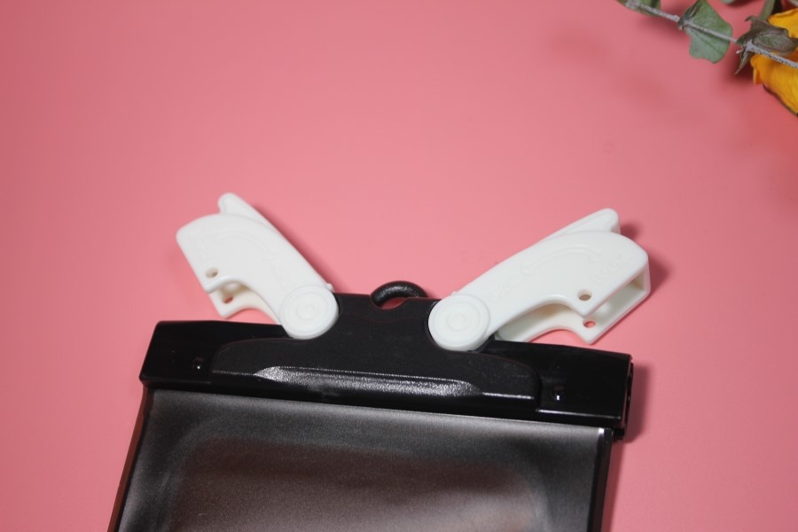 과격한 장시간 물놀이에도 끄떡없는 유픽스 방수팩 관련 이미지 11