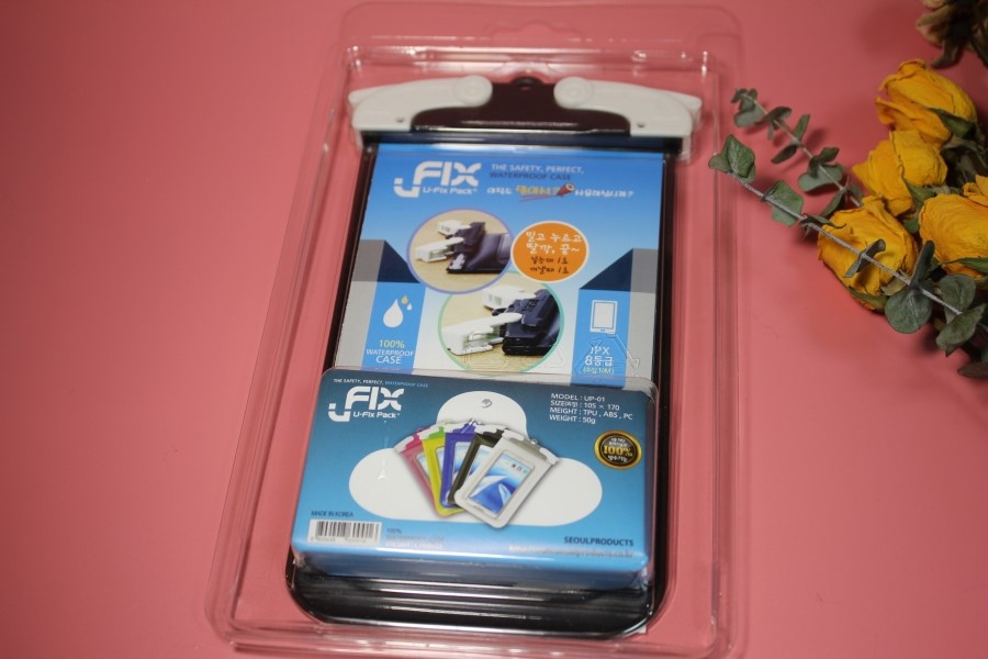 과격한 장시간 물놀이에도 끄떡없는 유픽스 방수팩 관련 이미지 1