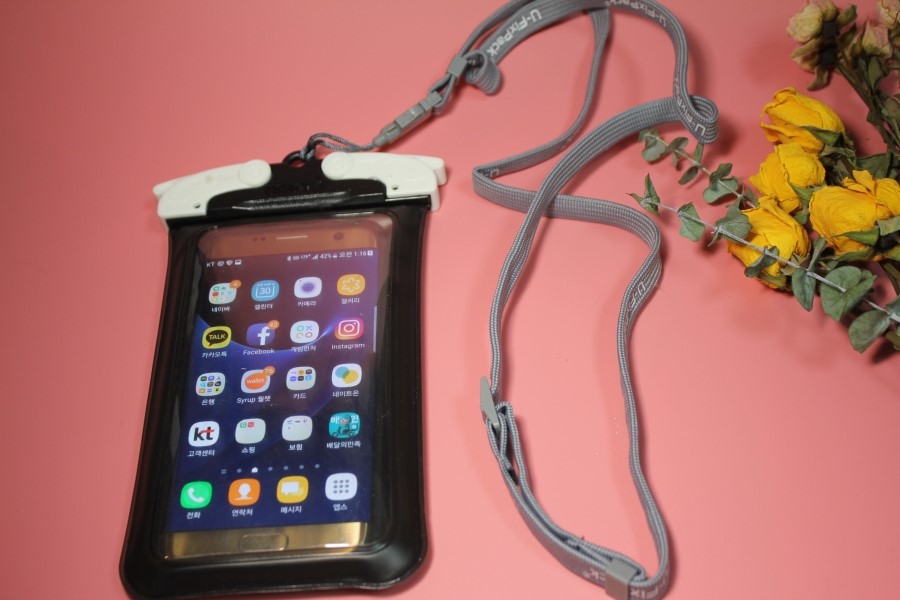 과격한 장시간 물놀이에도 끄떡없는 유픽스 방수팩 관련 이미지 22