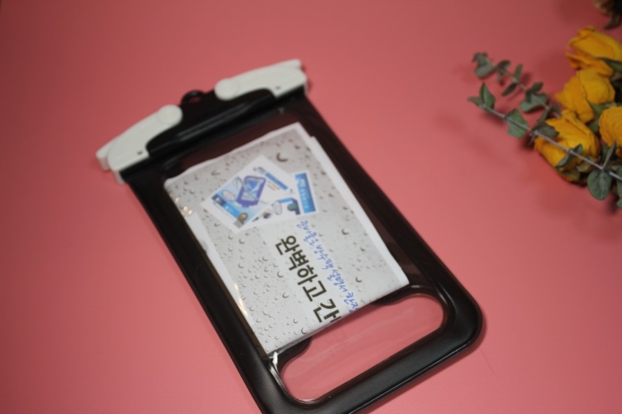 과격한 장시간 물놀이에도 끄떡없는 유픽스 방수팩 관련 이미지 15