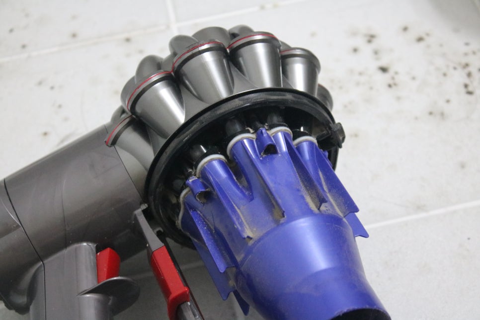 다이슨 무선청소기 냄새나서 분해청소 생각보다 쉬웠던 후기 관련 이미지 22